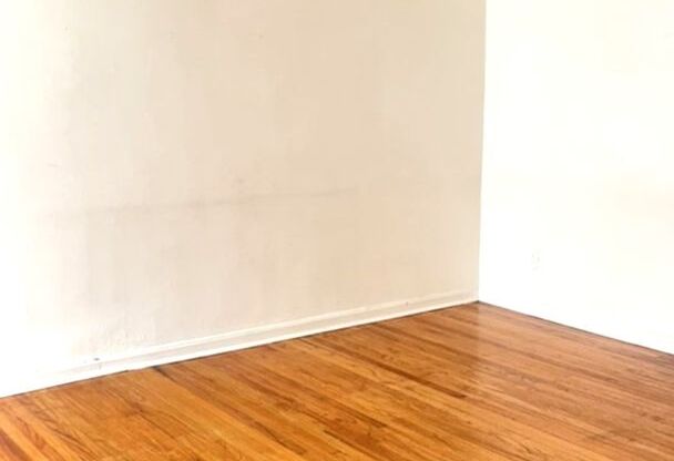 Stunning 3-Bedroom Townhome in East Oak Lane! Available NOW!