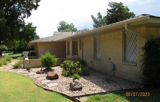 (2-3) Bed/(2) Bath Home in South Core Norman!
