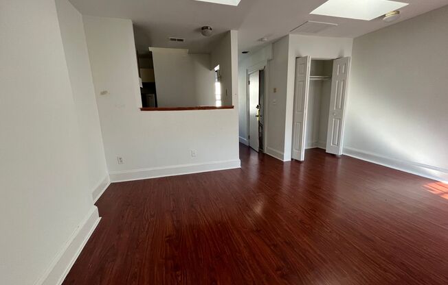 Studio, 1 bath, 400 sqft, $1,000, Unit 112 Apt. 4