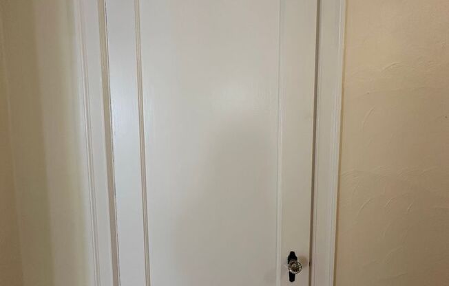 1 bed, 1 bath, 985 sqft, $1,485, Unit New King Edward  804