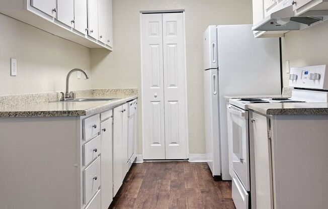 2 beds, 1 bath, 861 sqft, $1,695, Unit 90