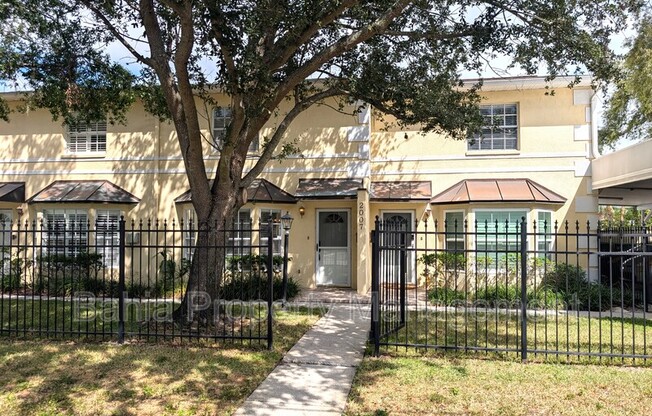 2007 W DE LEON ST