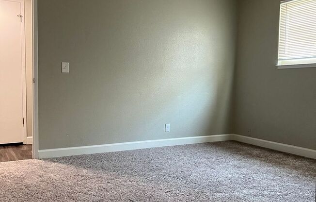 1 bed, 1 bath, 605 sqft, $1,200, Unit B40