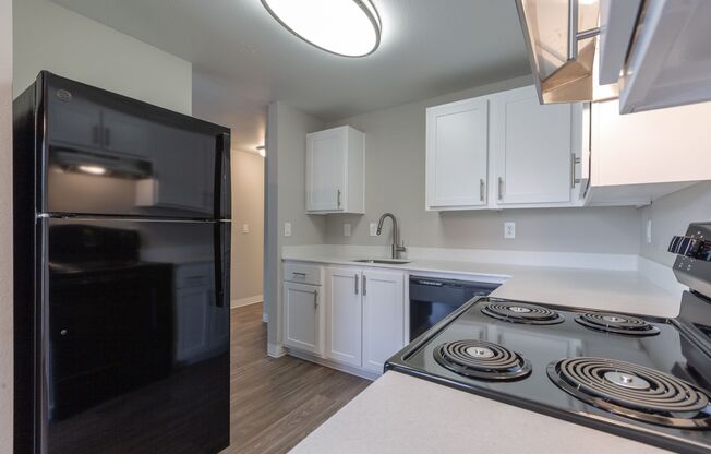 1 bed, 1 bath, 612 sqft, $1,300, Unit 323