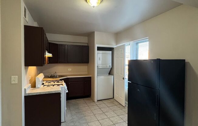 2 beds, 1 bath, $1,150, Unit 4840 #2N