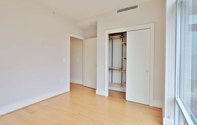 2 beds, 1 bath, $4,350, Unit 409