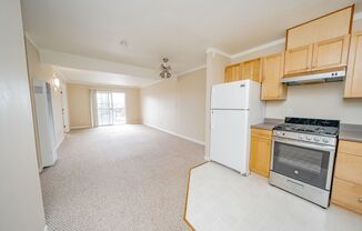 2 beds, 1 bath, $2,200, Unit 114