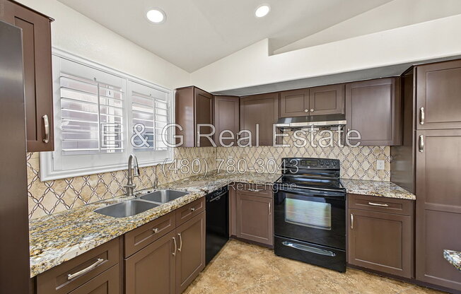 92 W IVANHOE ST