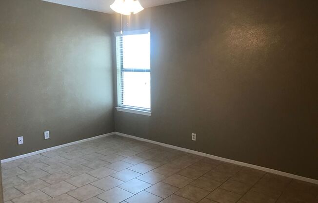 1 bed, 1 bath, 640 sqft, $875, Unit 214