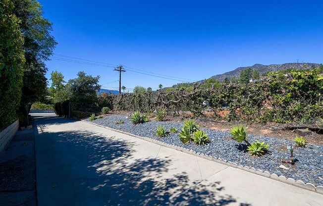 279 STARLIGHT CREST DR