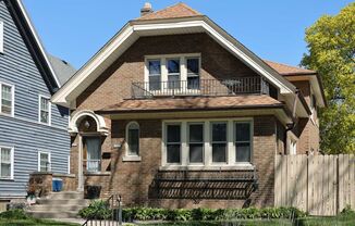1818-1820 E Newberry Blvd