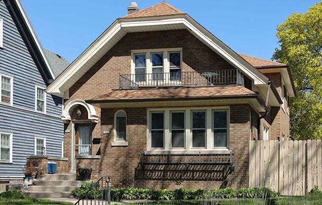 1818-1820 E Newberry Blvd