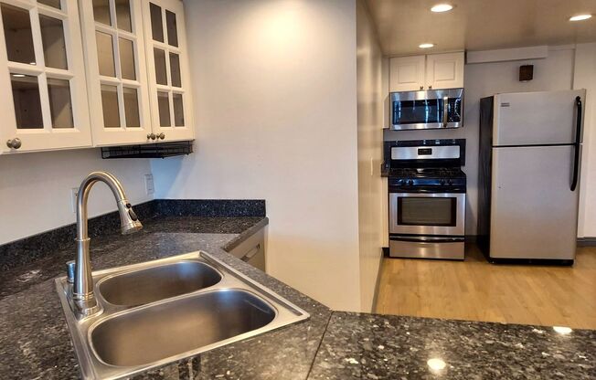 2 Bed/2.5 Bath Townhome - West Mission Valley near USD W/D in unit w/Tandem Garage