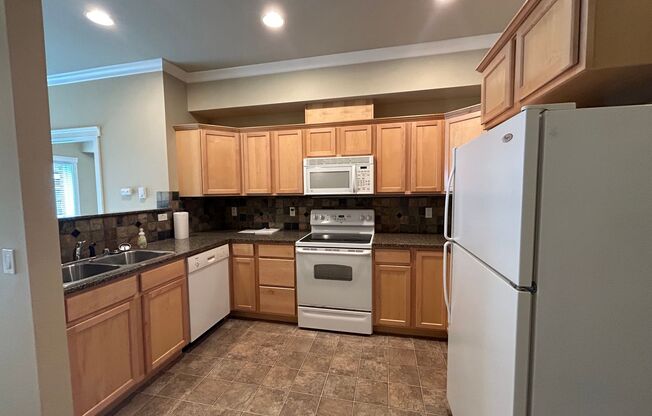 1015 Railroad Ave #411