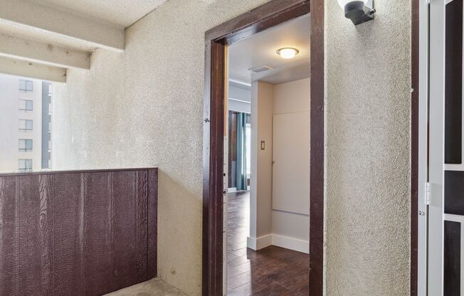 "PRICE DROP!!!!"  Stunningly Updated 1bed 1bath Townhome with Premium Finishes