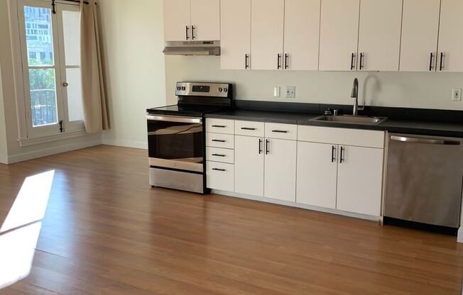 1 bed, 1 bath, 631 sqft, $2,445, Unit 1023-404