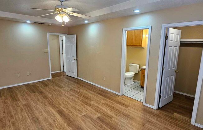 2 beds, 2 baths, 940 sqft, $850, Unit Unit 2