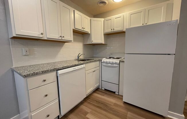 1 bed, 1 bath, 420 sqft, $1,549, Unit 5326 Fifth Ave. #21