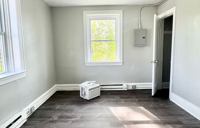 2 beds, 1 bath, $1,195, Unit F-31