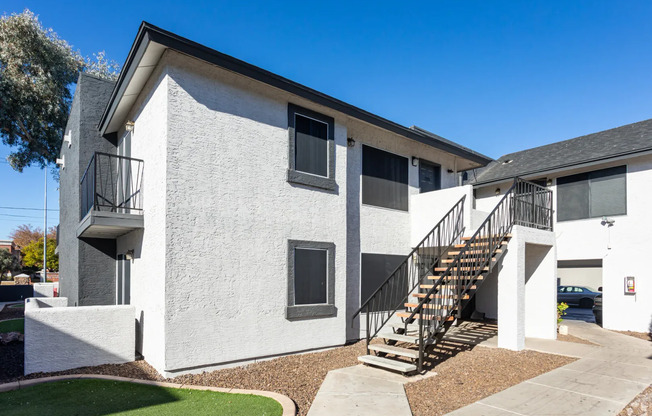 2 beds, 1 bath, 810 sqft, $1,195, Unit 75