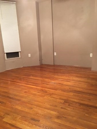 1 bed, 1 bath, 700 sqft, $2,275, Unit B