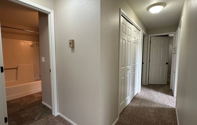 3 beds, 1 bath, 1,040 sqft, $1,525, Unit 66