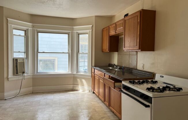 1 bed, 1 bath, $800, Unit 943 Dewey UP