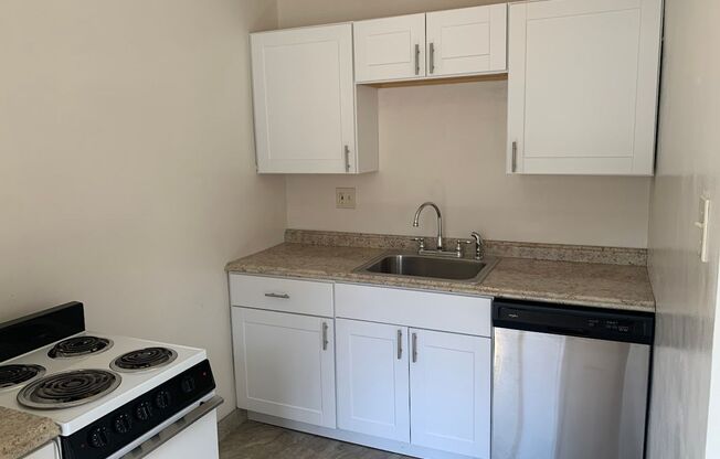2 beds, 1 bath, 741 sqft, $1,675, Unit A1
