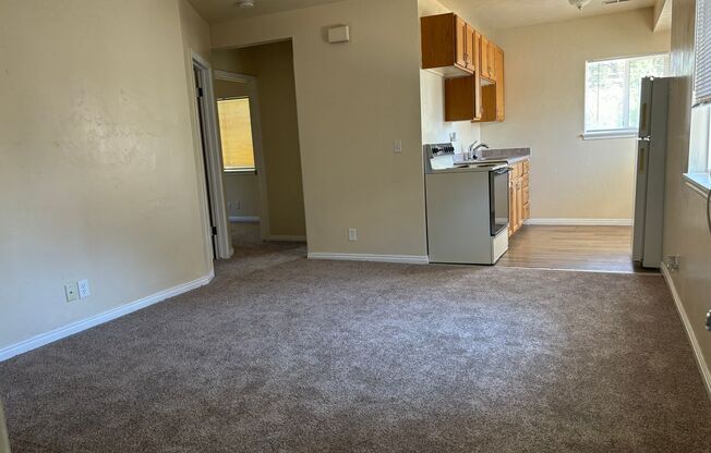 2 beds, 1 bath, 735 sqft, $1,050, Unit A2