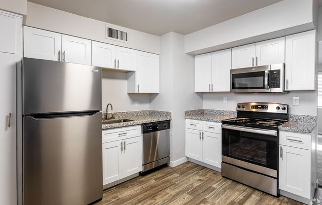 2 beds, 1 bath, 810 sqft, $1,195, Unit 65