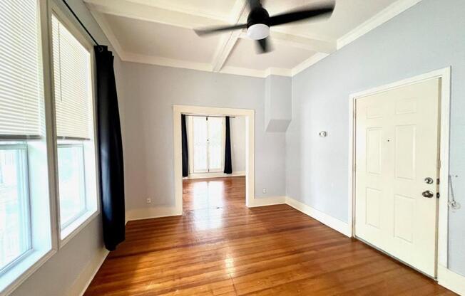 202 W MAGNOLIA AVE