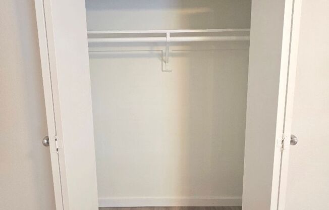 1 bed, 1 bath, 700 sqft, $1,096, Unit ELP2200-216