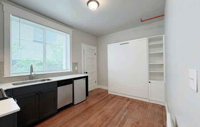 Studio, 1 bath, 233 sqft, $1,095, Unit #20-04