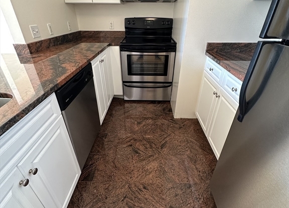 1 bed, 1 bath, 711 sqft, $3,700, Unit 2405