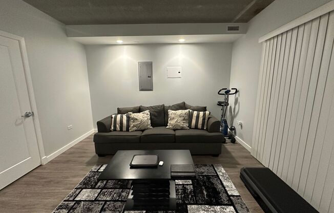 1 bed, 1 bath, 583 sqft, $2,300, Unit 506