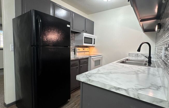 1 bed, 1 bath, $750, Unit 2