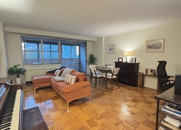 1 bed, 1 bath, 823 sqft, $3,600, Unit 7O