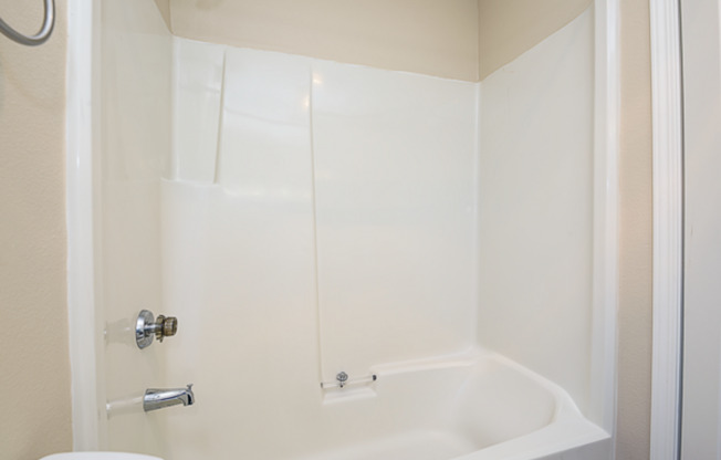 2 beds, 1 bath, 834 sqft, $1,995, Unit 1-107