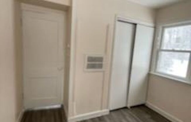 1 bed, 1 bath, 435 sqft, $650, Unit 1904 Woodruff