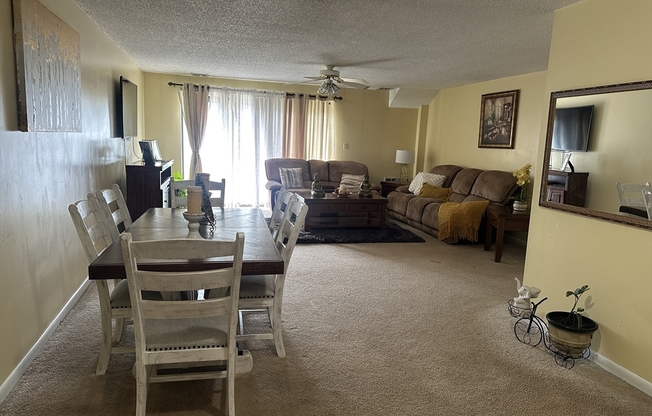 2 beds, 2 baths, 1,280 sqft, $2,800, Unit 201
