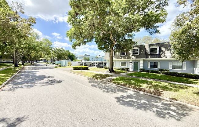 1712 BELLEAIR FOREST DRIVE