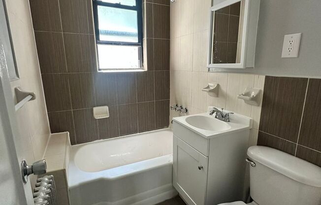 2 beds, 1 bath, 850 sqft, $1,895, Unit APT 36