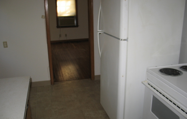 2 beds, 1 bath, $1,095