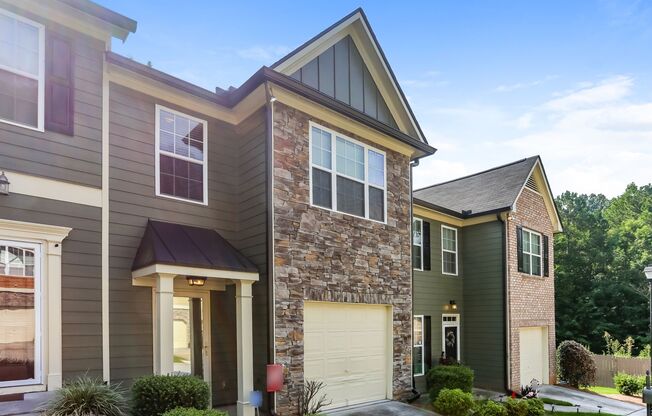 Spacious 3BR/2.5BA Townhome in Prime Stoney Pointe Location Near Camp Creek