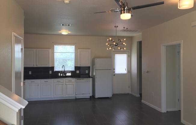 3 beds, 2 baths, $2,100