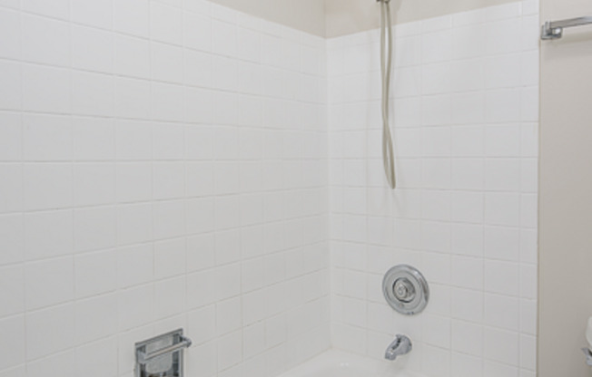 3 beds, 2 baths, 1,125 sqft, $2,995, Unit 510