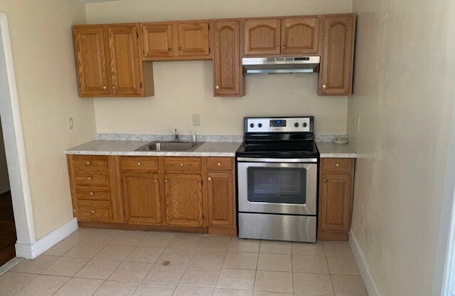 3 beds, 1 bath, 1,100 sqft, $2,800, Unit 1