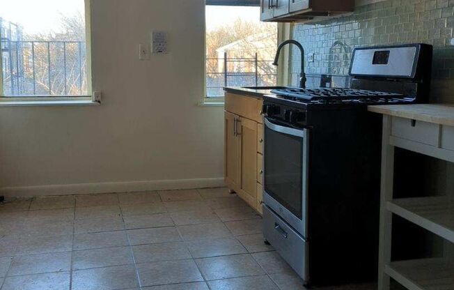 1 bed, 1 bath, $2,500, Unit 3R