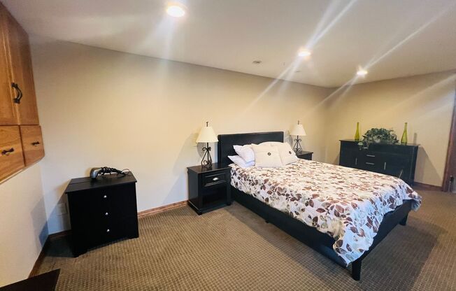 1 bed, 1.5 baths, $2,300