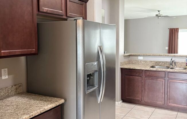 **GREAT 4 BEDROOM/2 BATHROOM HOME IN GLENDALE (GLENDALE & 75TH)**